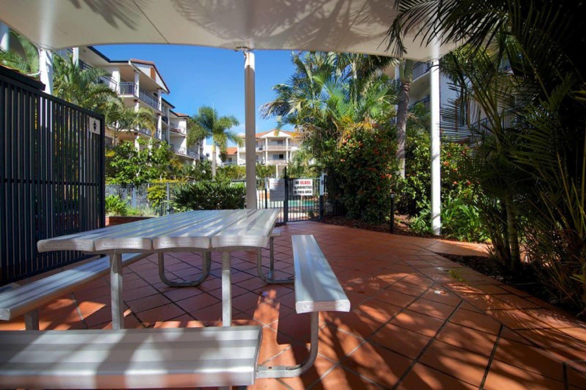 Blue Water Bay Villas Gold Coast Kültér fotó